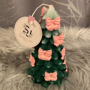 BNWT SINCERELY JULES Viral Christmas Tree Pink Bow Candle